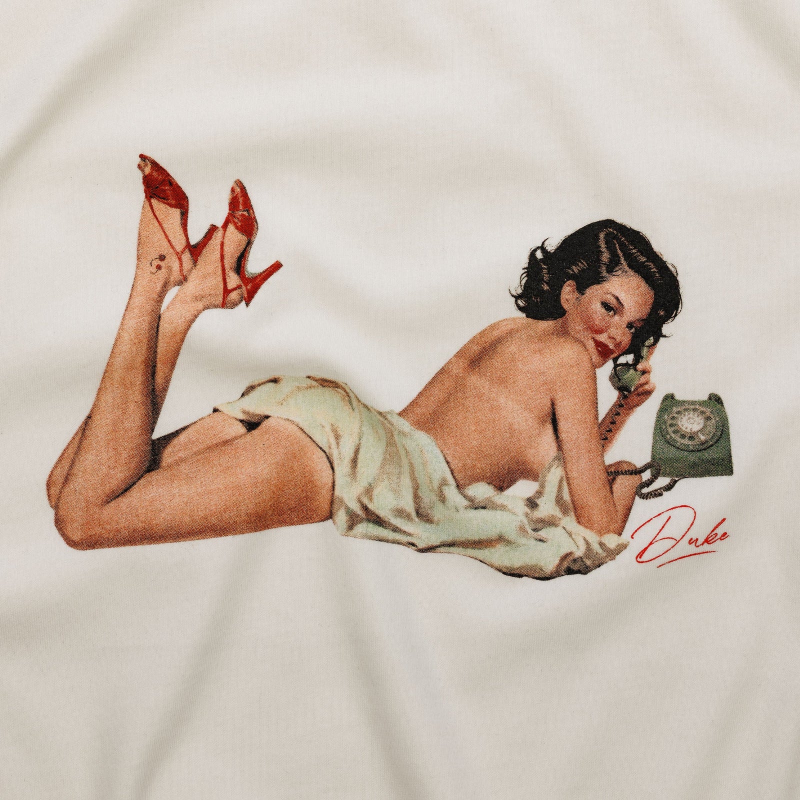 美品✨DAIRIKU 20AW Pinup Girl Sleeve Tee Pin Up Girl Printed Vintage White T-Shirt | DUKE + DEXTER